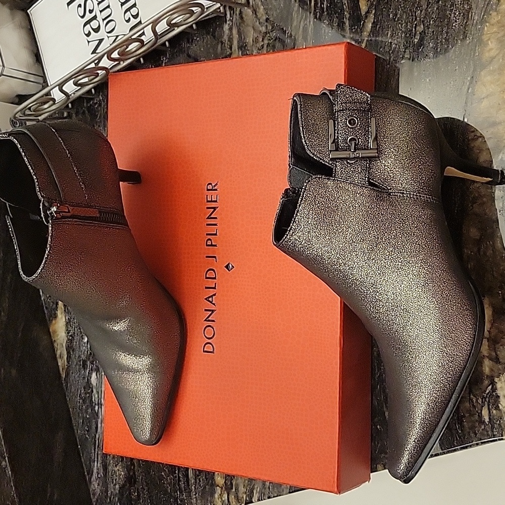 Metallic gold Donald Pliner size 8 M buckle bootie